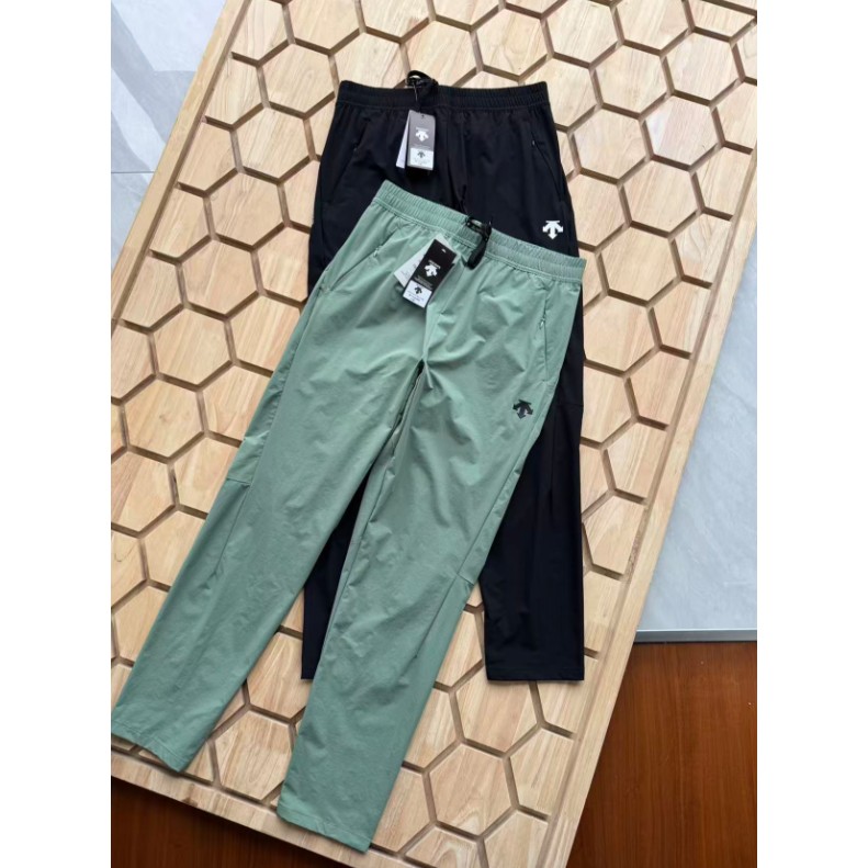 <p>DESCENTE 鬆緊帶休閒長褲</p>