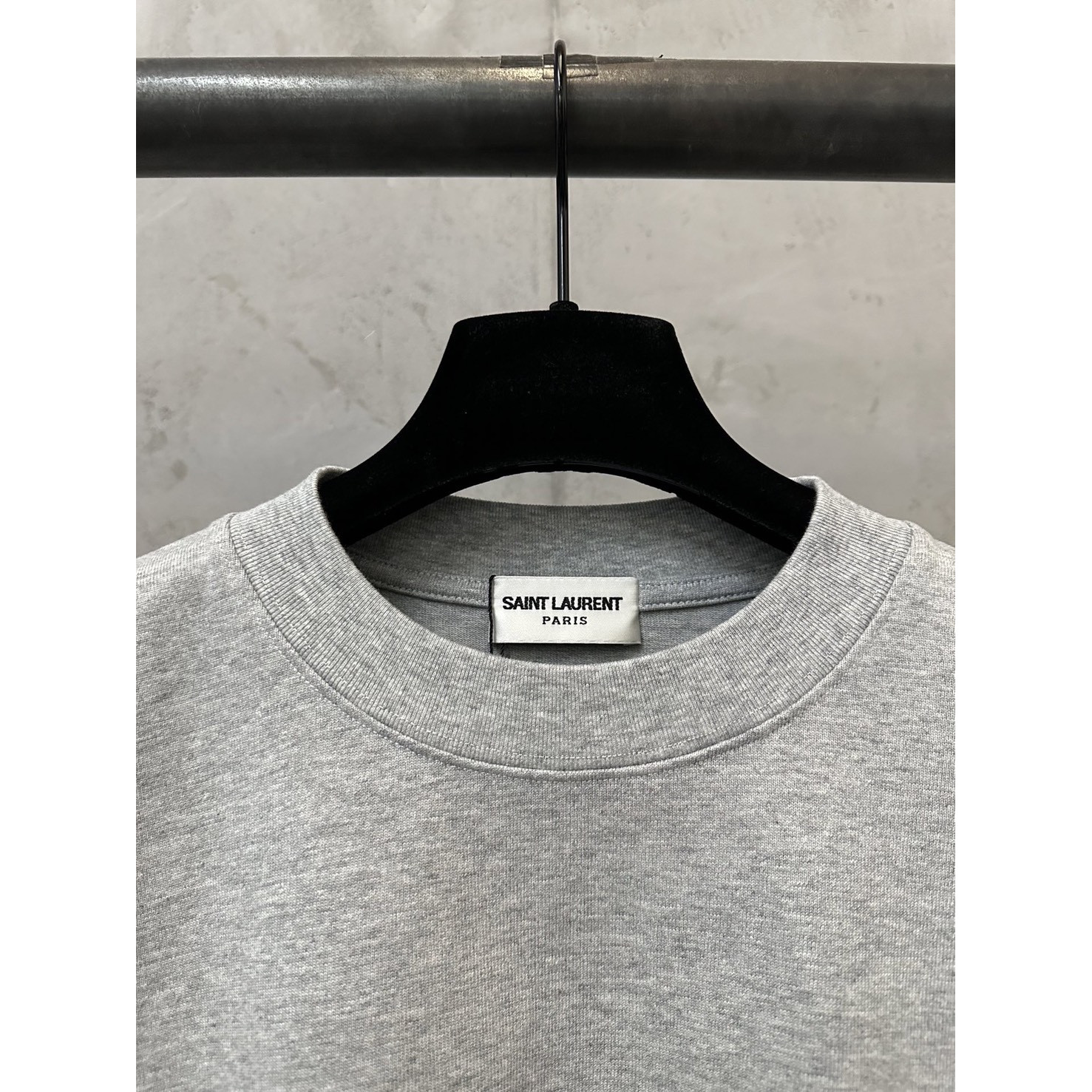 <p>YSL 小logo刺绣短袖T恤(灰)</p>