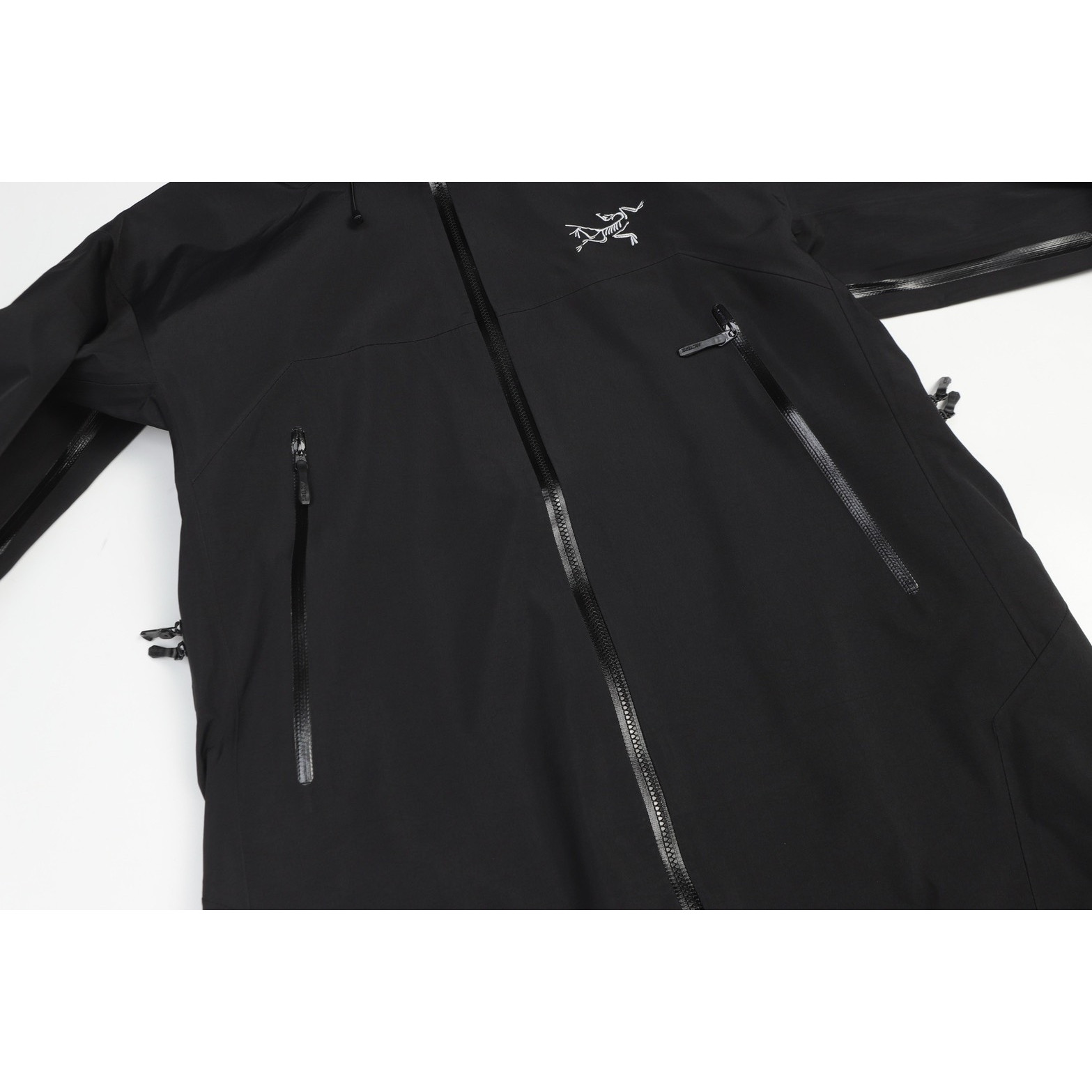 <p>Arc'teryx Bate SL 轻质透气连帽冲锋衣(黑)</p>