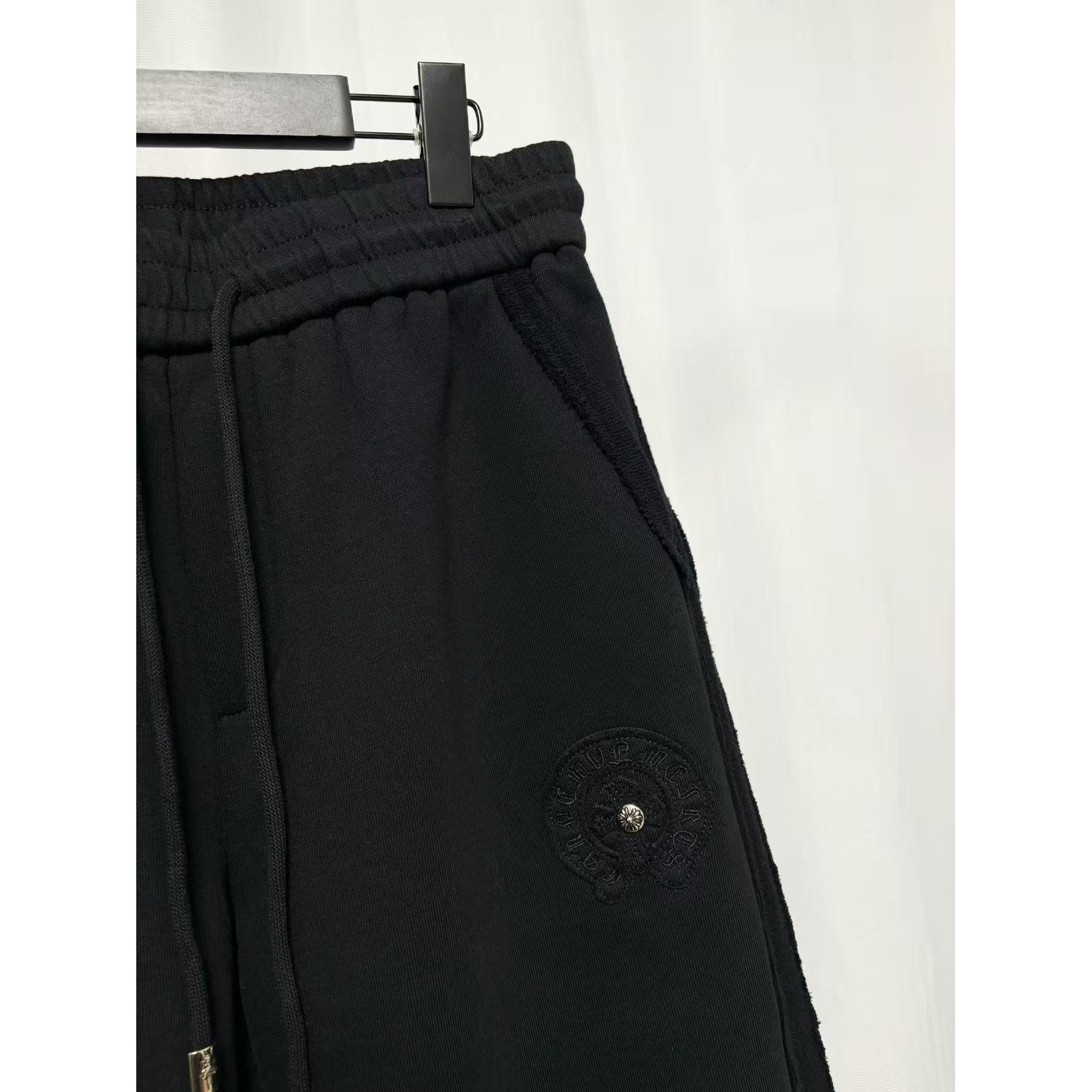 <p>Chrome Hearts 休闲长裤(黑)</p>