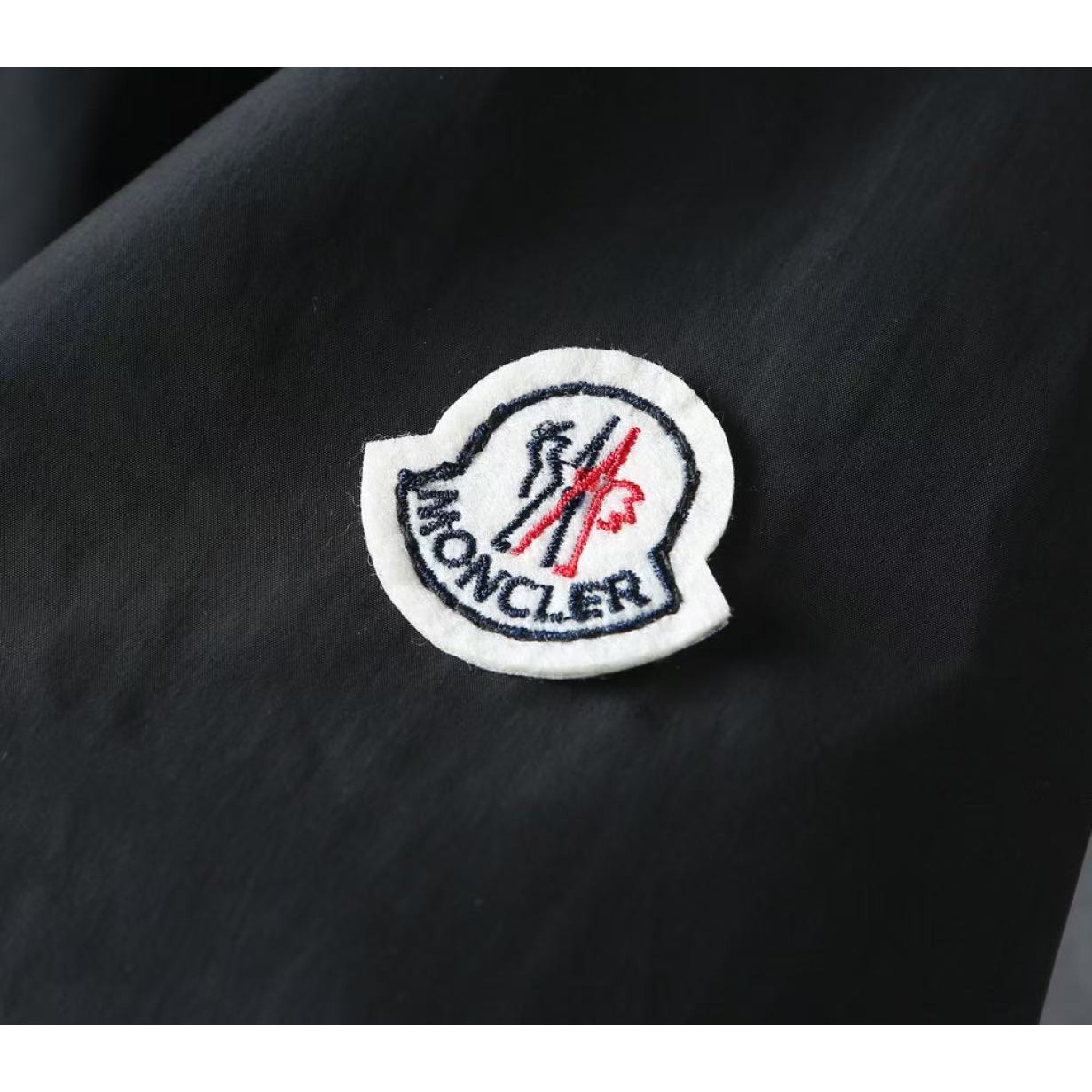 <p>MONCLER 男士夹克外套(黑)</p>