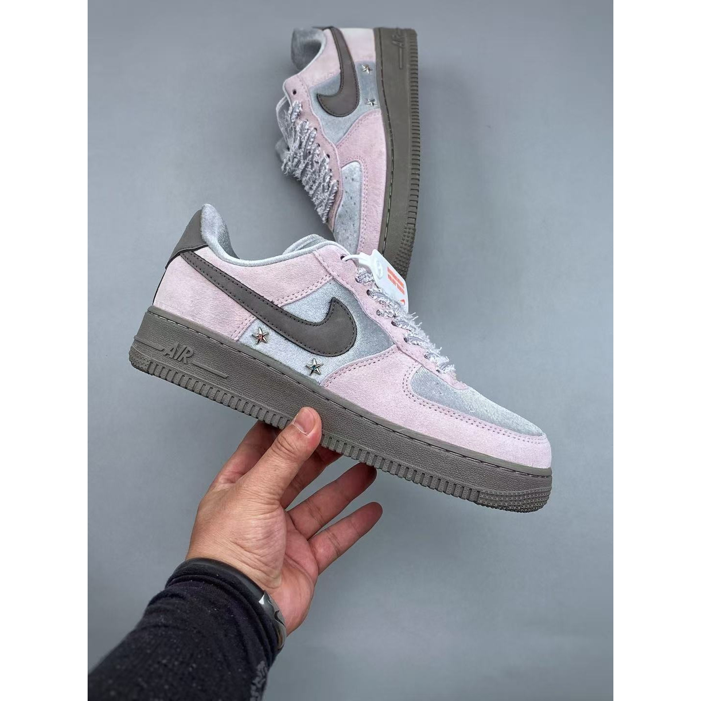 <p>NIKE AIR FORCE 1 LOW (粉)&nbsp;</p>