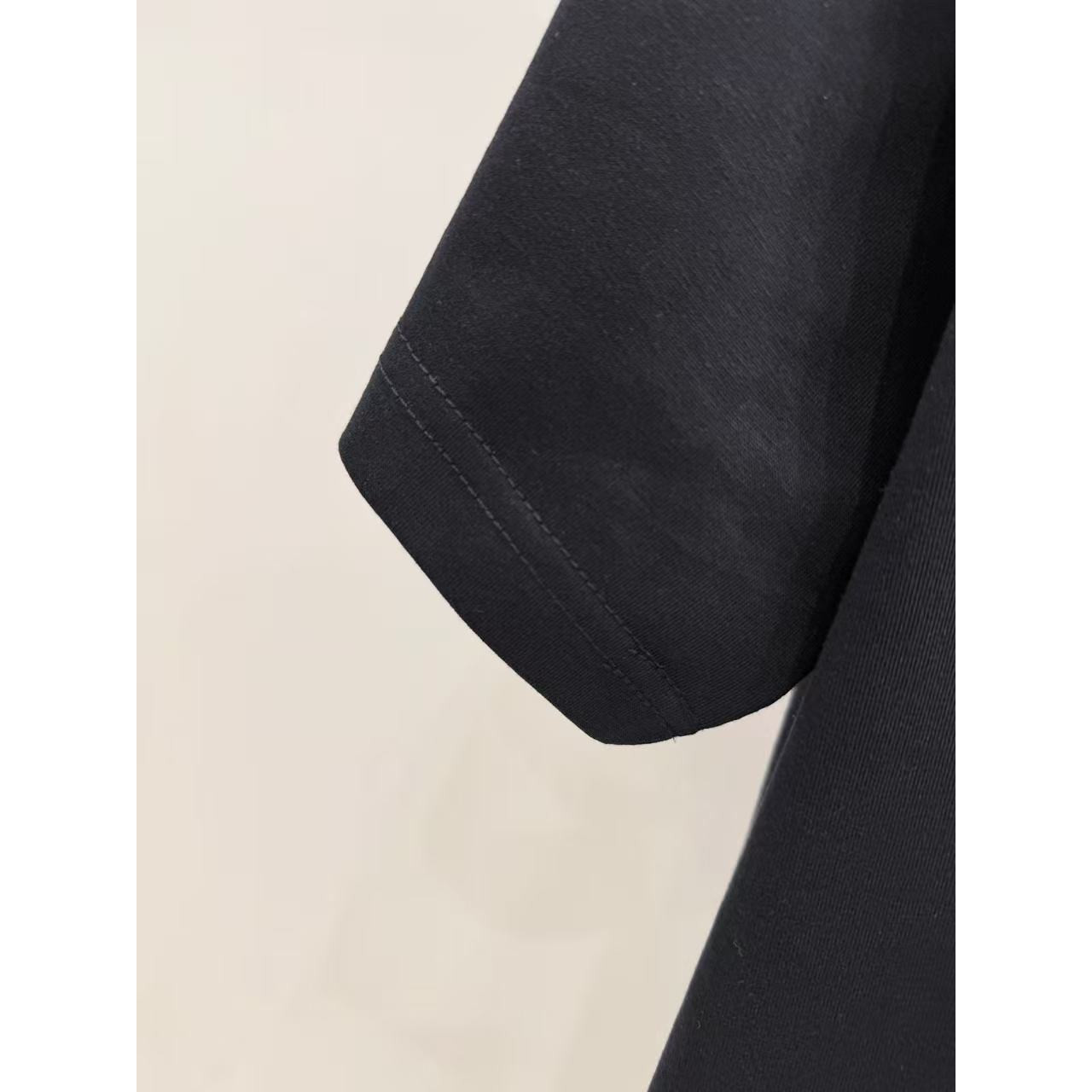 <p>Arc'teryx 短袖圆领T恤(黑)</p>