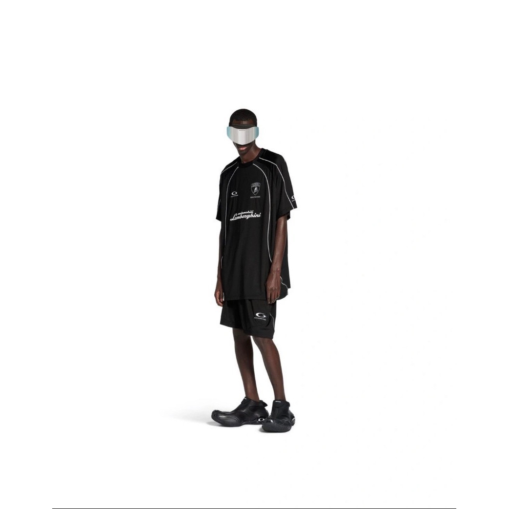 <p>Balenciaga 巴黎世家x兰博基尼合作联名足球系列运动短裤 套装</p>
