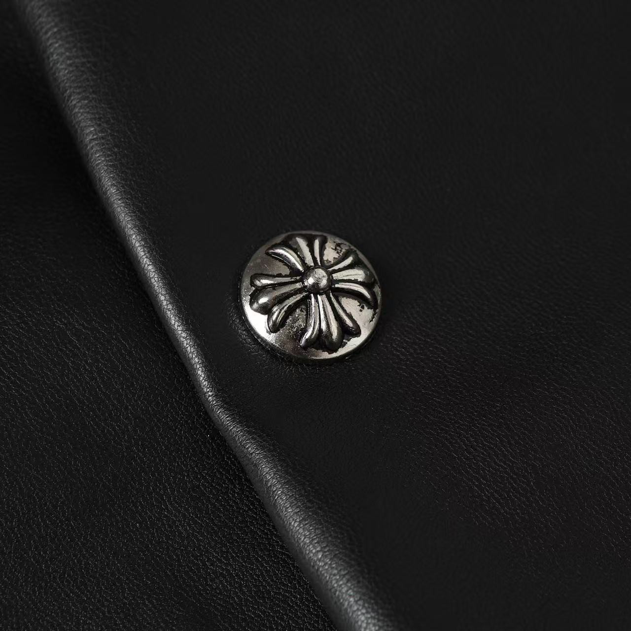 <p>Chrome Hearts 五金十字架皮衣按扣夹克外套(黑)</p>