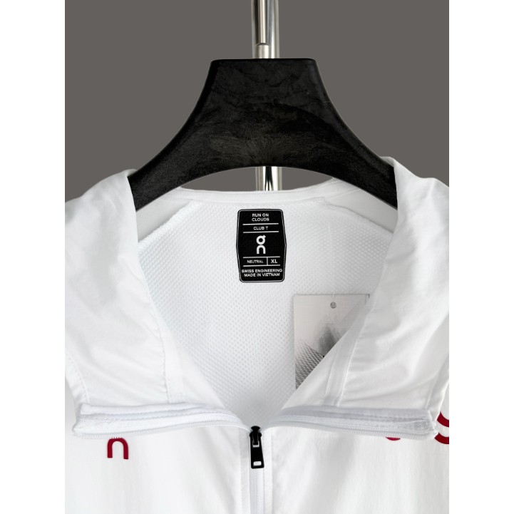 <p>On Weather Jacket Insulated 輕量外套</p>