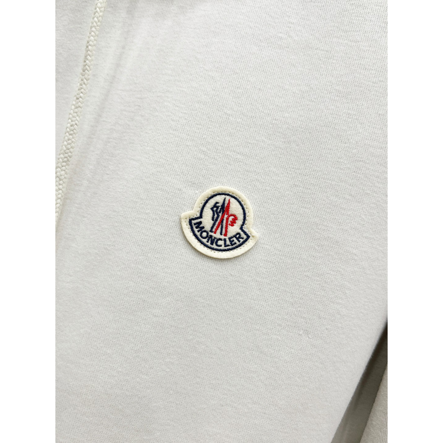 <p>Moncler 连帽套装(北极灰)</p>