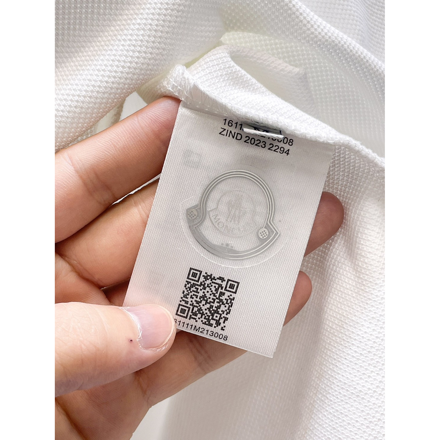 <p>MONCLER&nbsp;短袖翻领polo衫(白)</p>