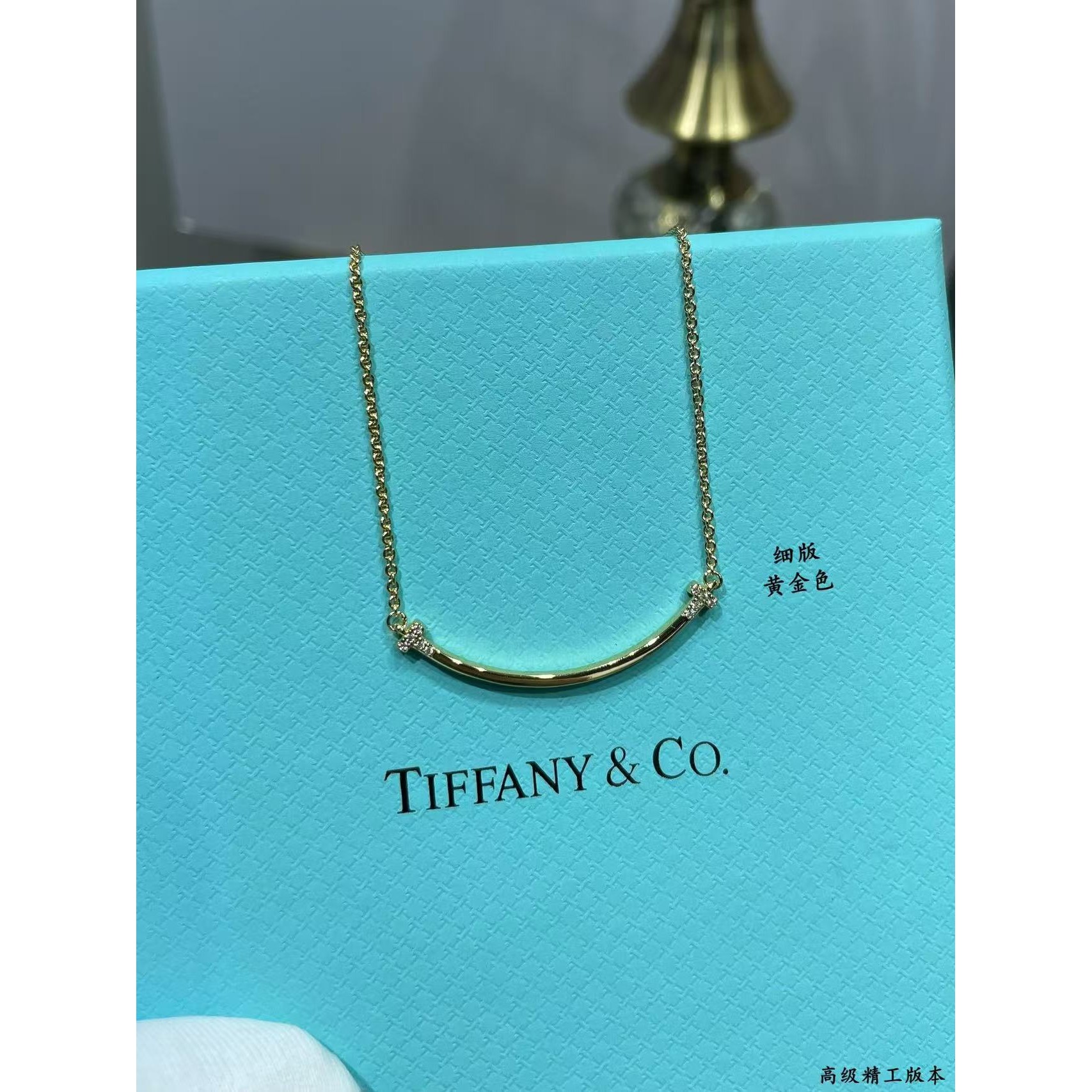 <p>Tiffany 两边带钻笑脸项链</p>