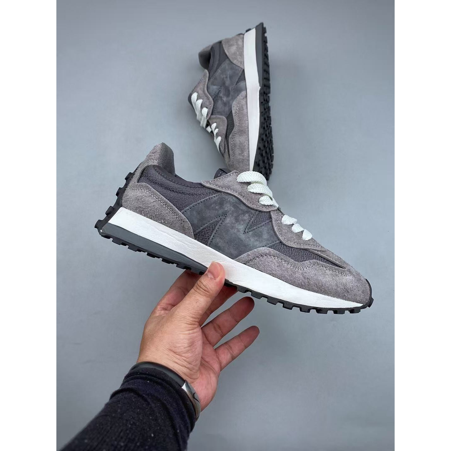 <p>New Balance MS327 复古休闲运动慢跑鞋(灰)</p>