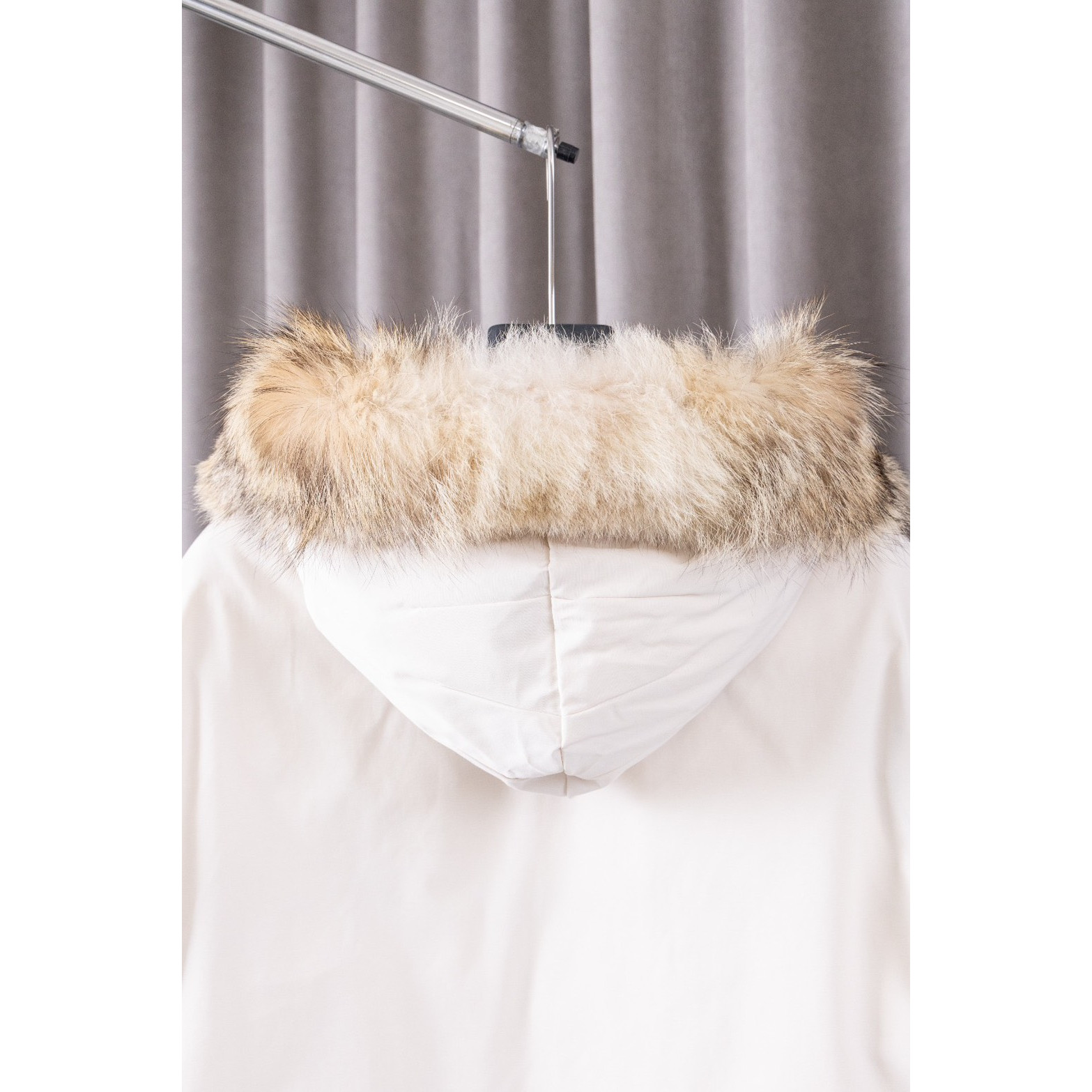 <p>Canada Goose 顶级狼毛Expedition 08款 4660M 远征派克羽绒服(北辰白)</p>