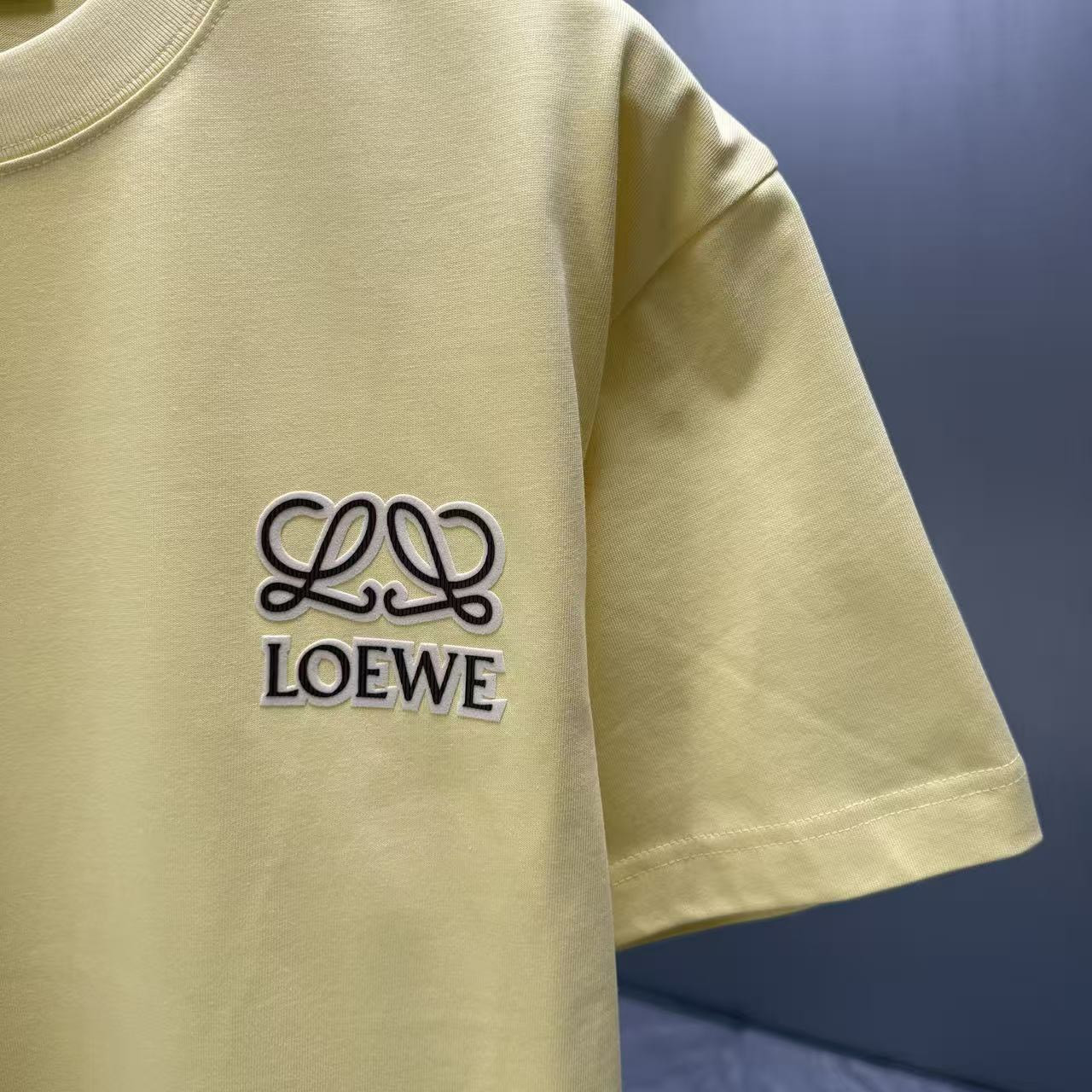 <p>LOEWE 短袖T恤(黃)</p>