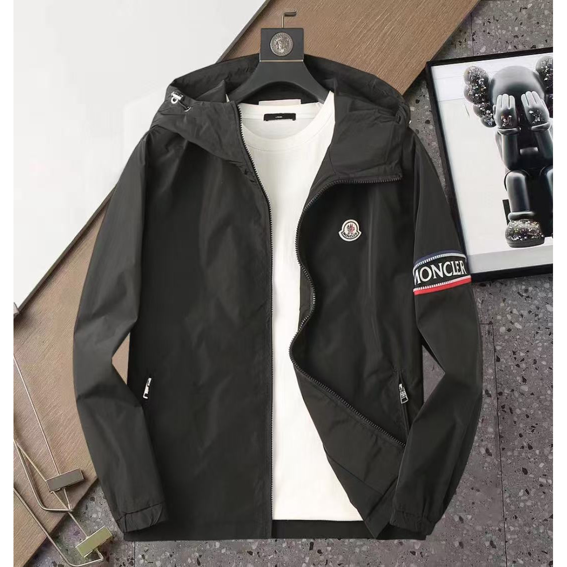 <p>MONCLER&nbsp;男士夹克外套(黑)</p>