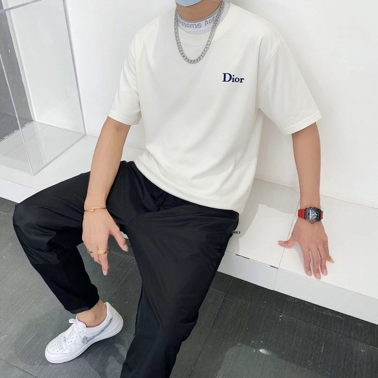 <p>DIOR&nbsp;针织羊毛短袖T恤(白)</p>