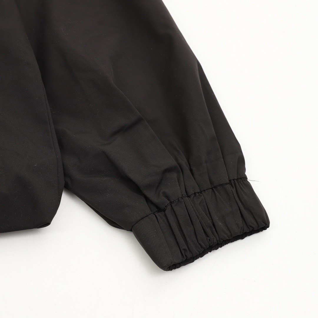 <p>Balenciaga 拼接徽标夹克外套(黑)</p>