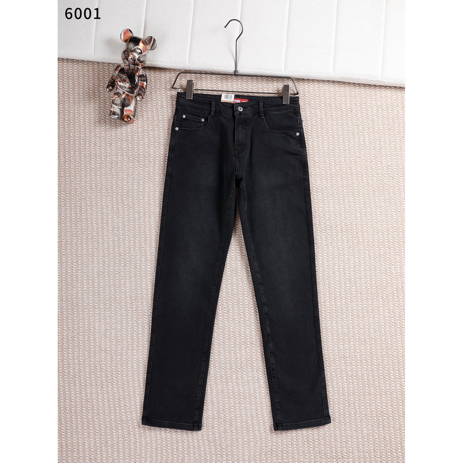 <p>&nbsp;Levi's 新款牛仔裤(6001)</p>