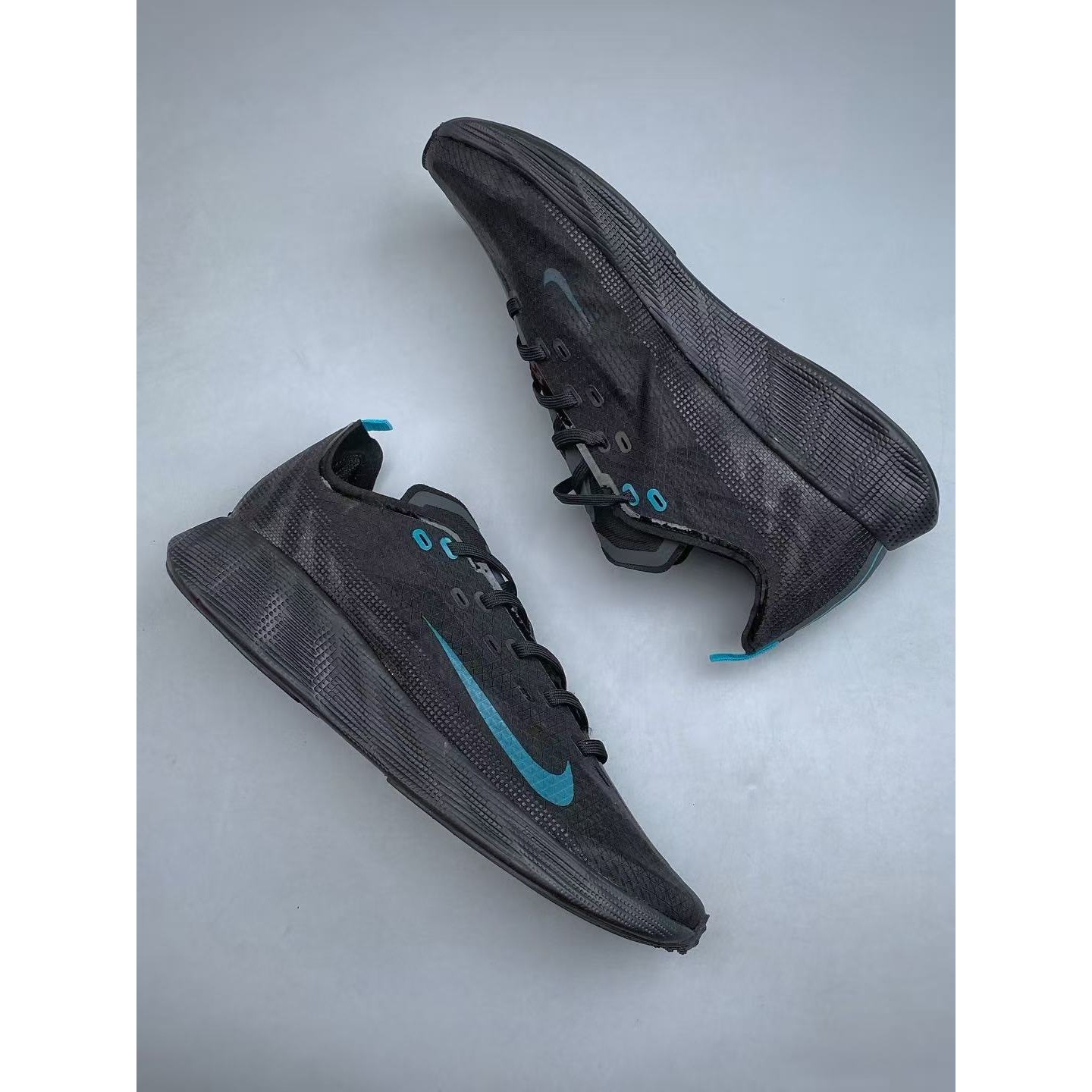 <p>Nike AVA X 透气支撑跑步鞋(黑藍)</p>