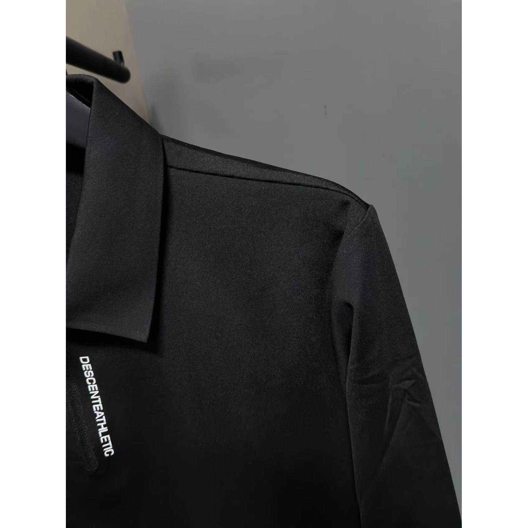 <p>Descente 半拉连长袖打底(黑)</p>