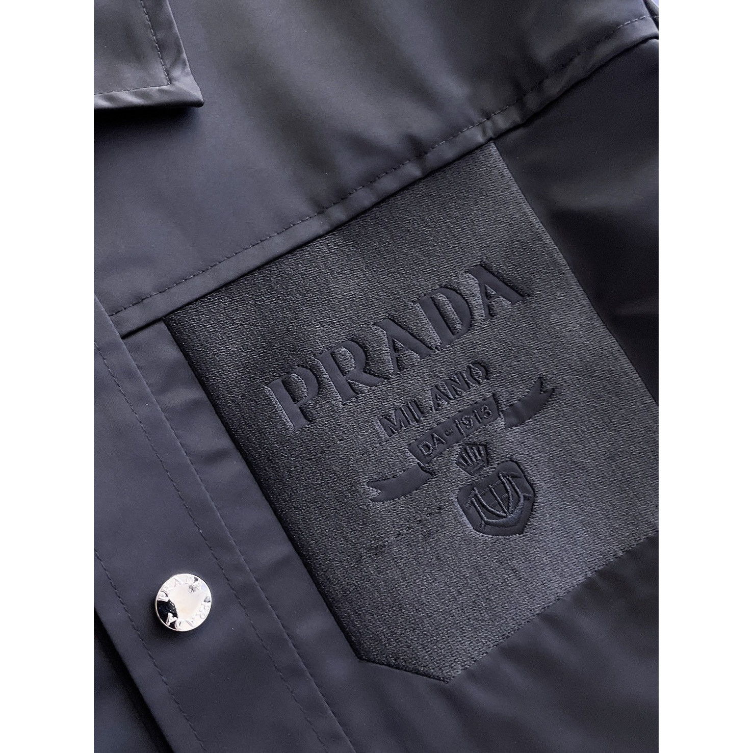 <p>PRADA 男士夹克外套(黑)</p>