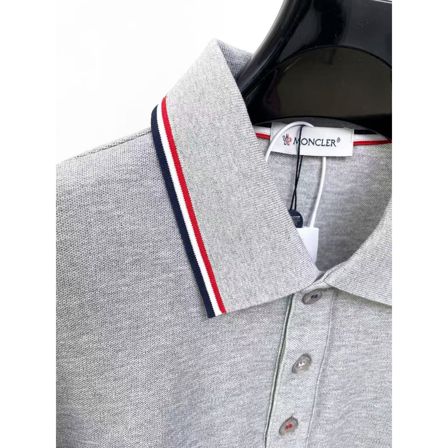<p>MONCLER 贴片长袖Polo衫(灰)</p>