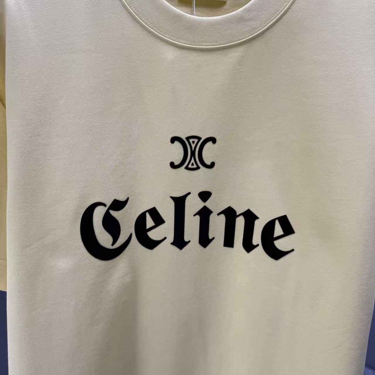 <p>CELINE 短袖T恤(黃)</p>