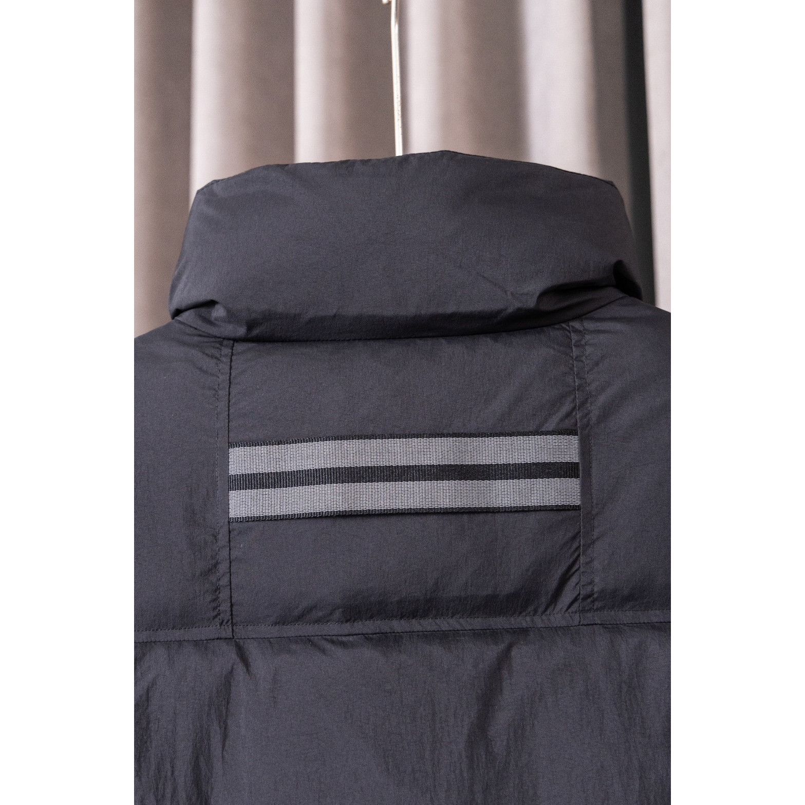 <p>Canada Goose Lawrence 劳伦斯2804羽绒马甲背心(黑色)</p>