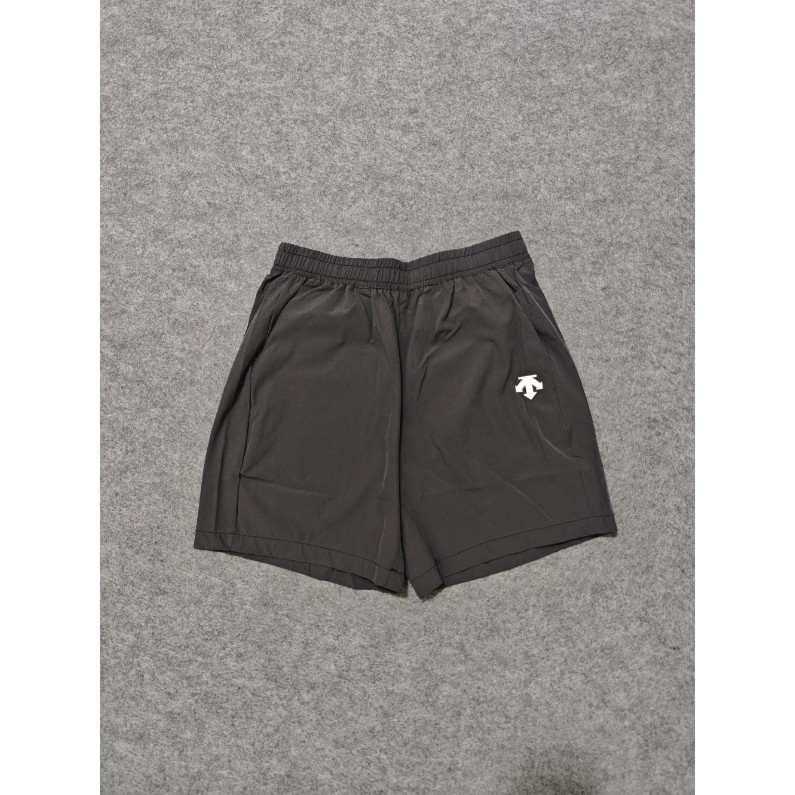 <p>DESCENTE 速乾短褲(深灰)</p>