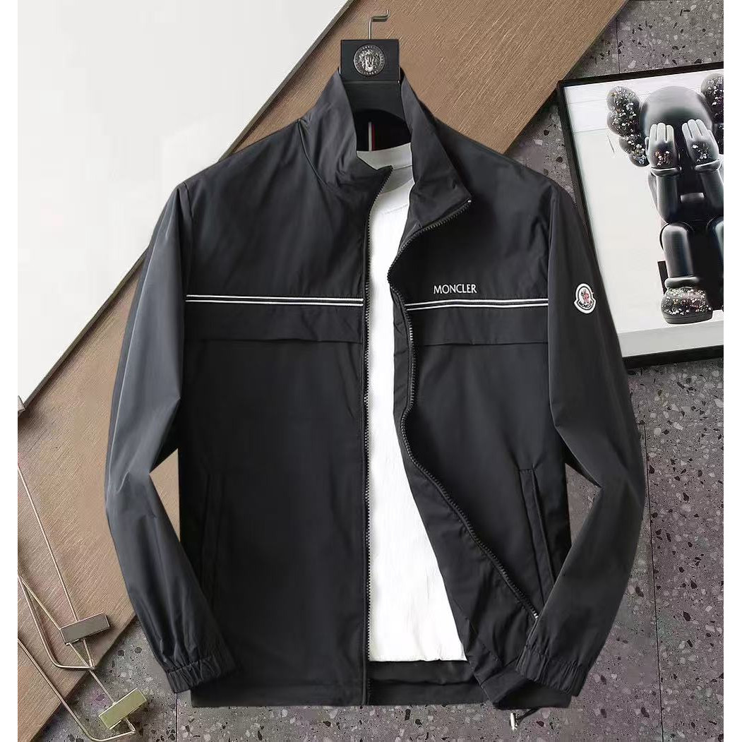 <p>MONCLER&nbsp;男士夹克外套(800856)</p>