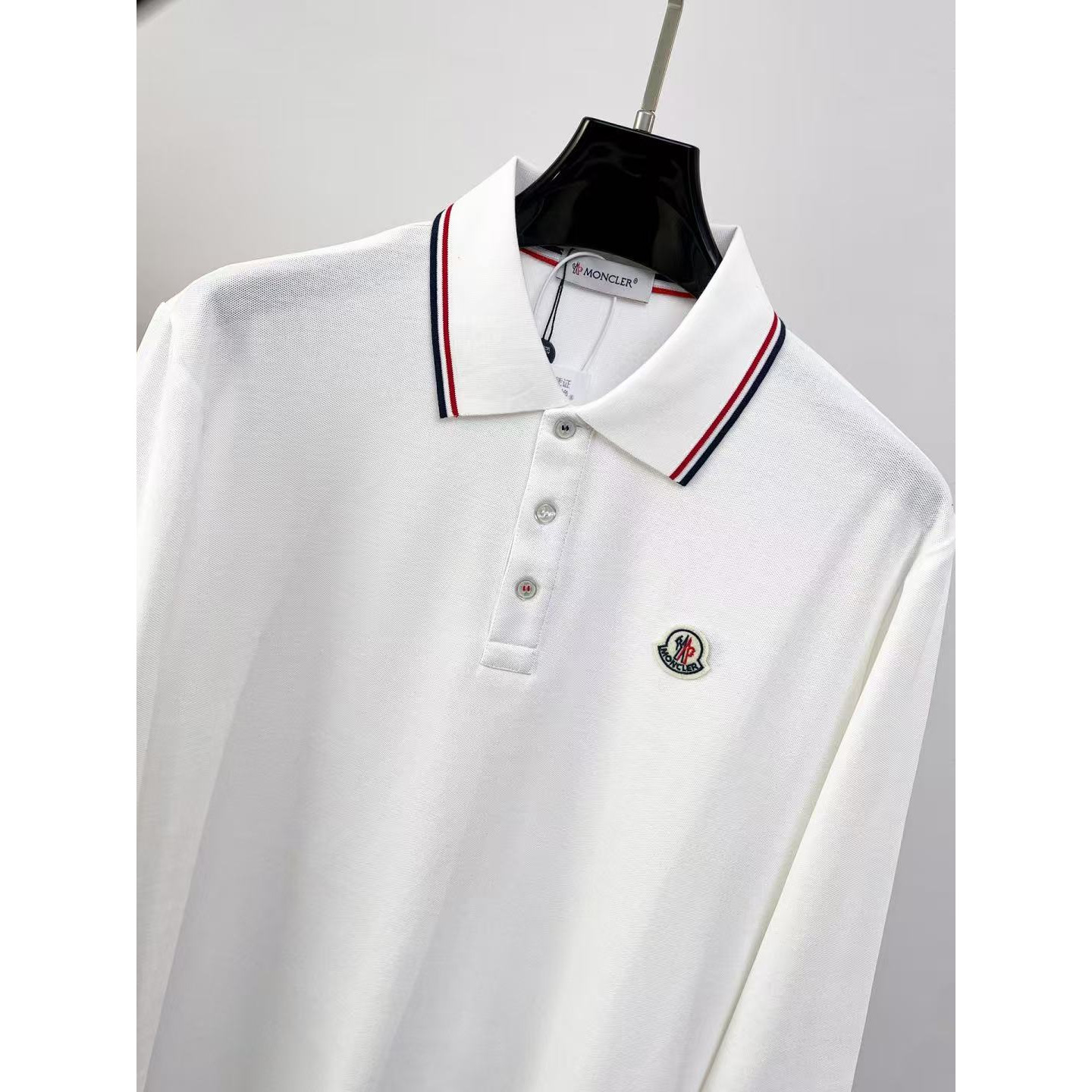 <p>MONCLER 贴片长袖Polo衫(白)</p>