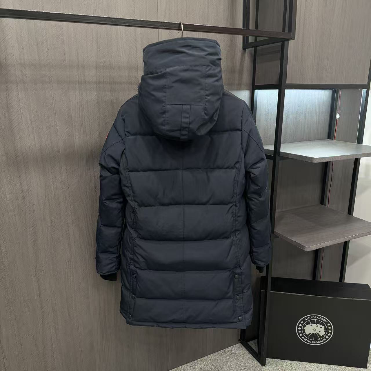 <p>Canada Goose Shelburn*派克大衣羽绒服(藏青紅標)</p>