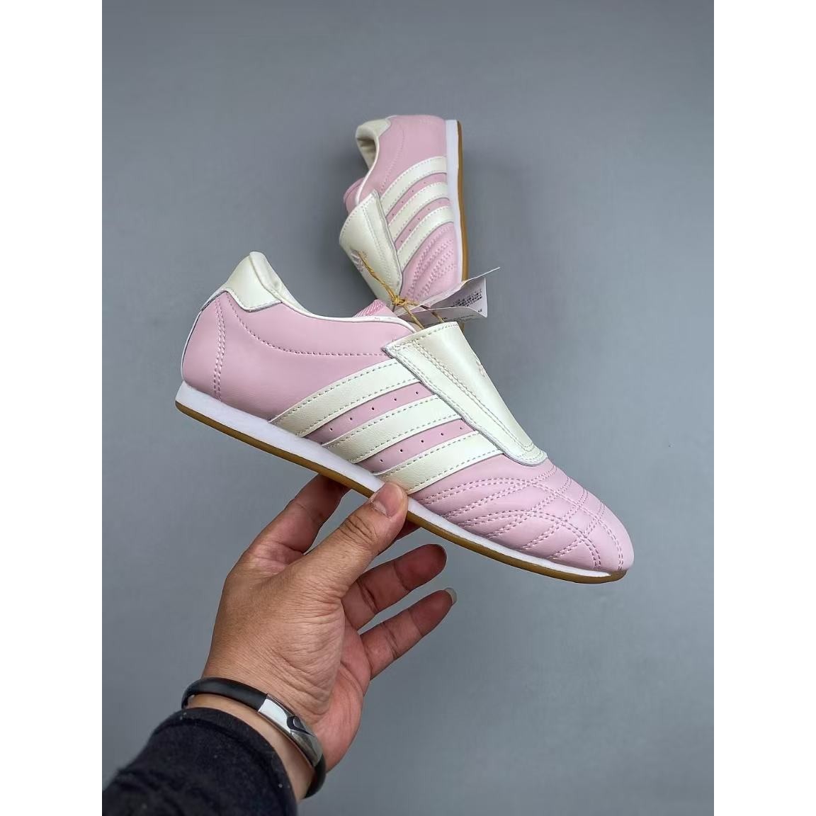 <p>Adidas TEAKWONDO M 训练鞋(粉)</p>