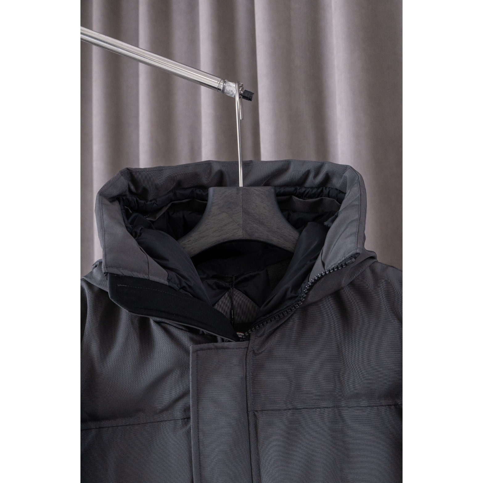 <p>Canada Goose 17款 Macmillan Parka 麦克米伦 系列男士派克羽绒服(石墨灰)</p>