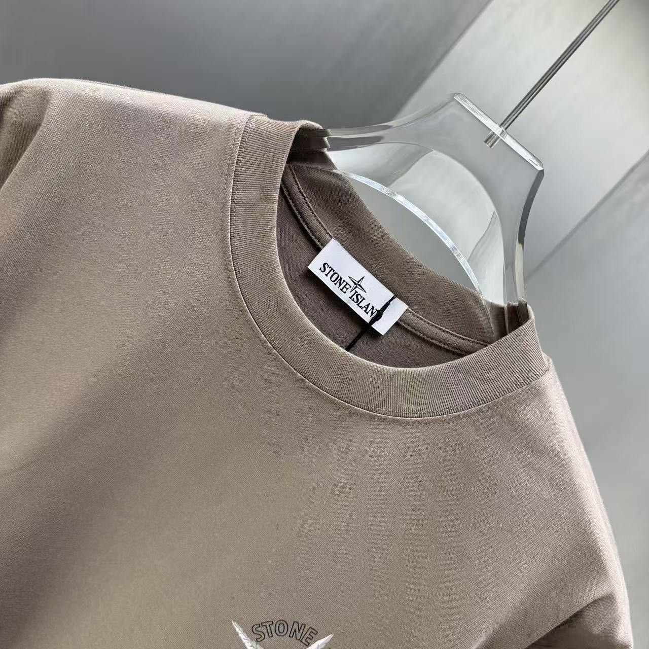 <p>Stone Island 短袖T恤(棕)</p>