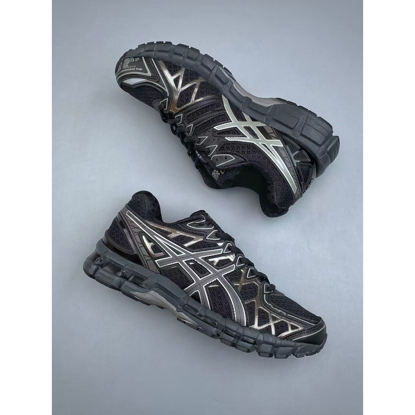 <p>Asics Gel-Kayano 20代 透气专业跑鞋(黑)</p>