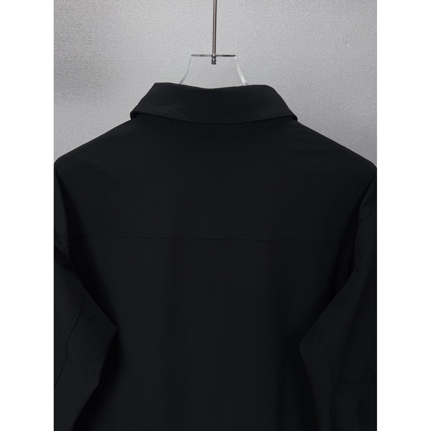 <p>Arc'teryx 情侣款翻领夹克外套(黑色)</p>