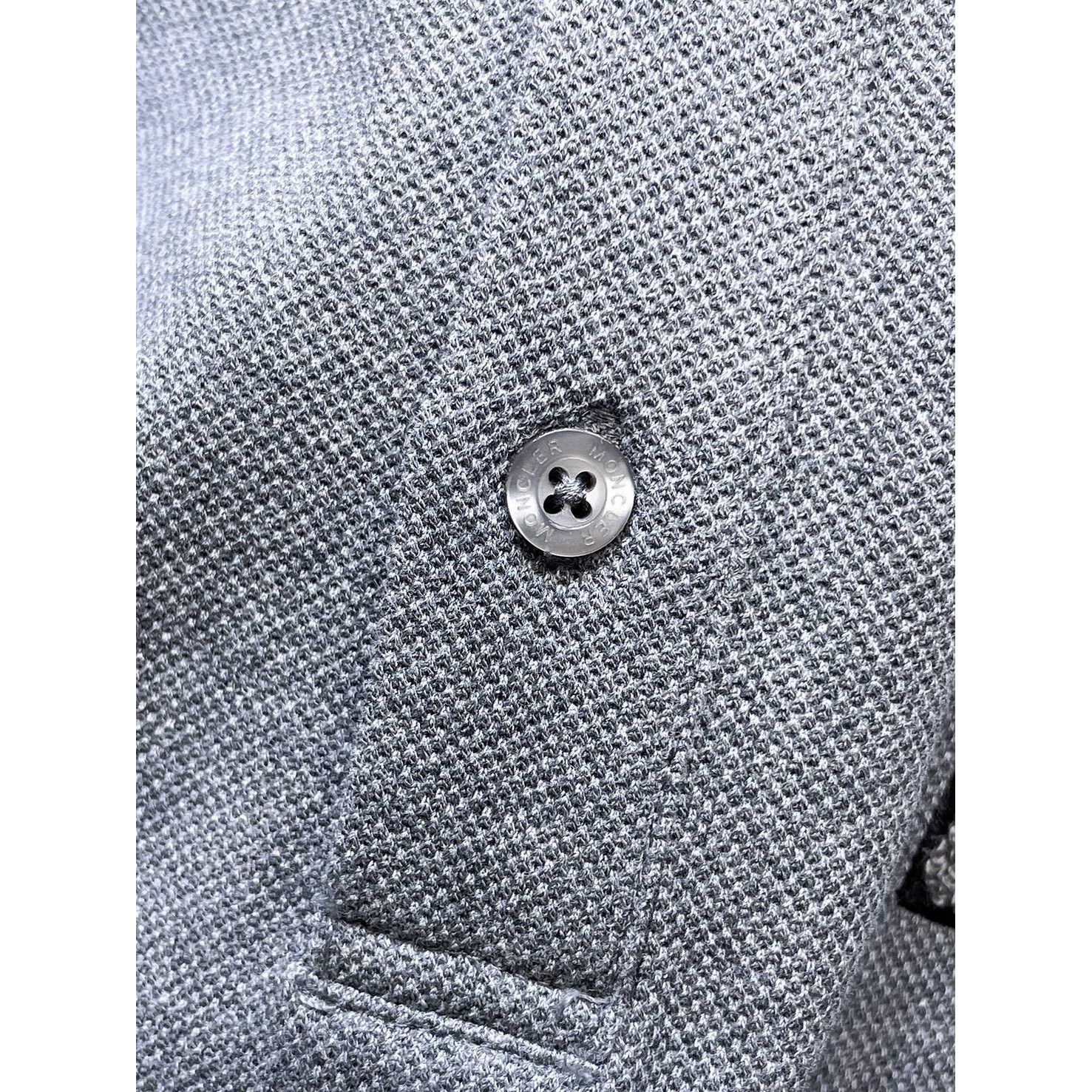 <p>MONCLER&nbsp;短袖翻领polo衫(灰)</p>