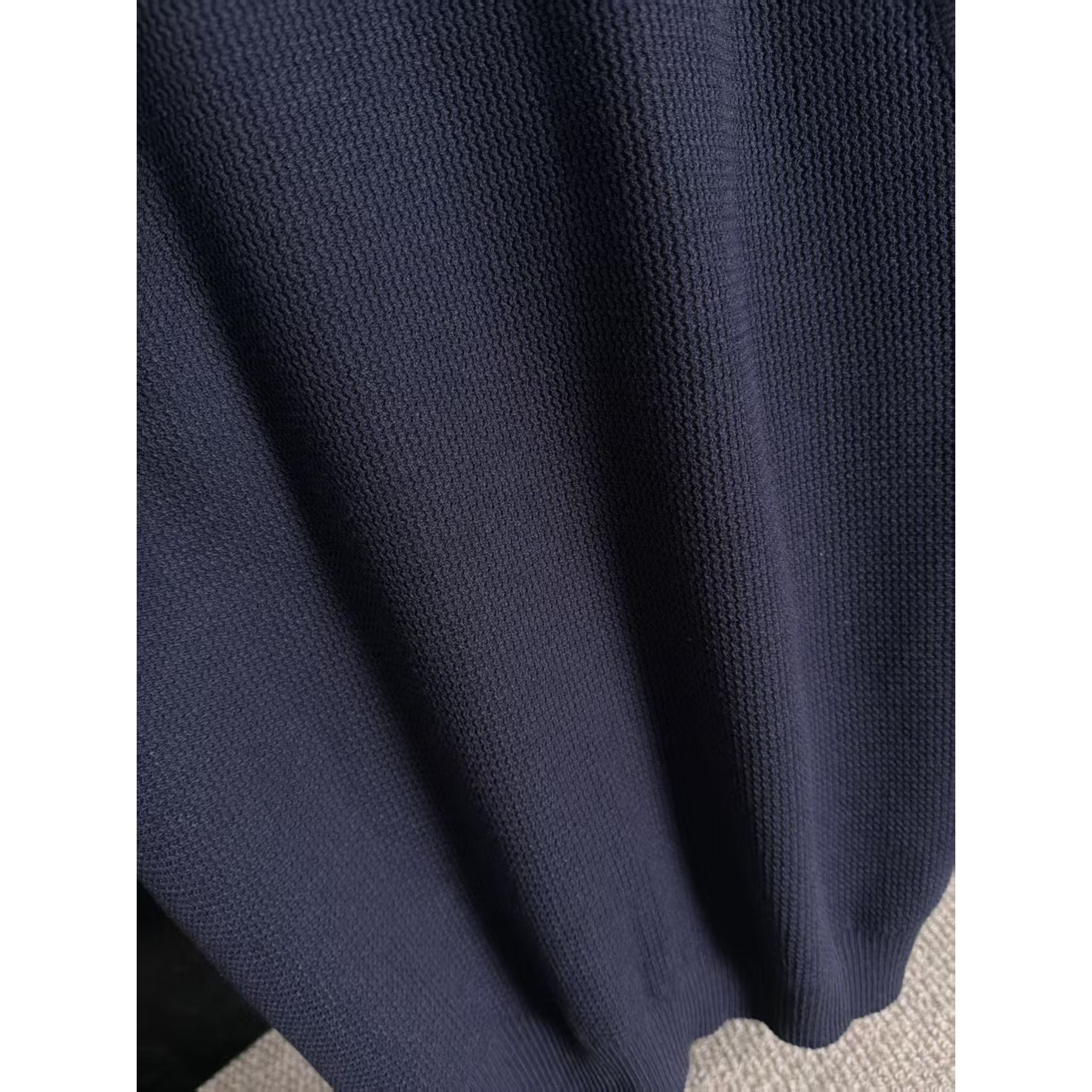 <p>Loro Piana V领针织马甲(深藍)</p>
