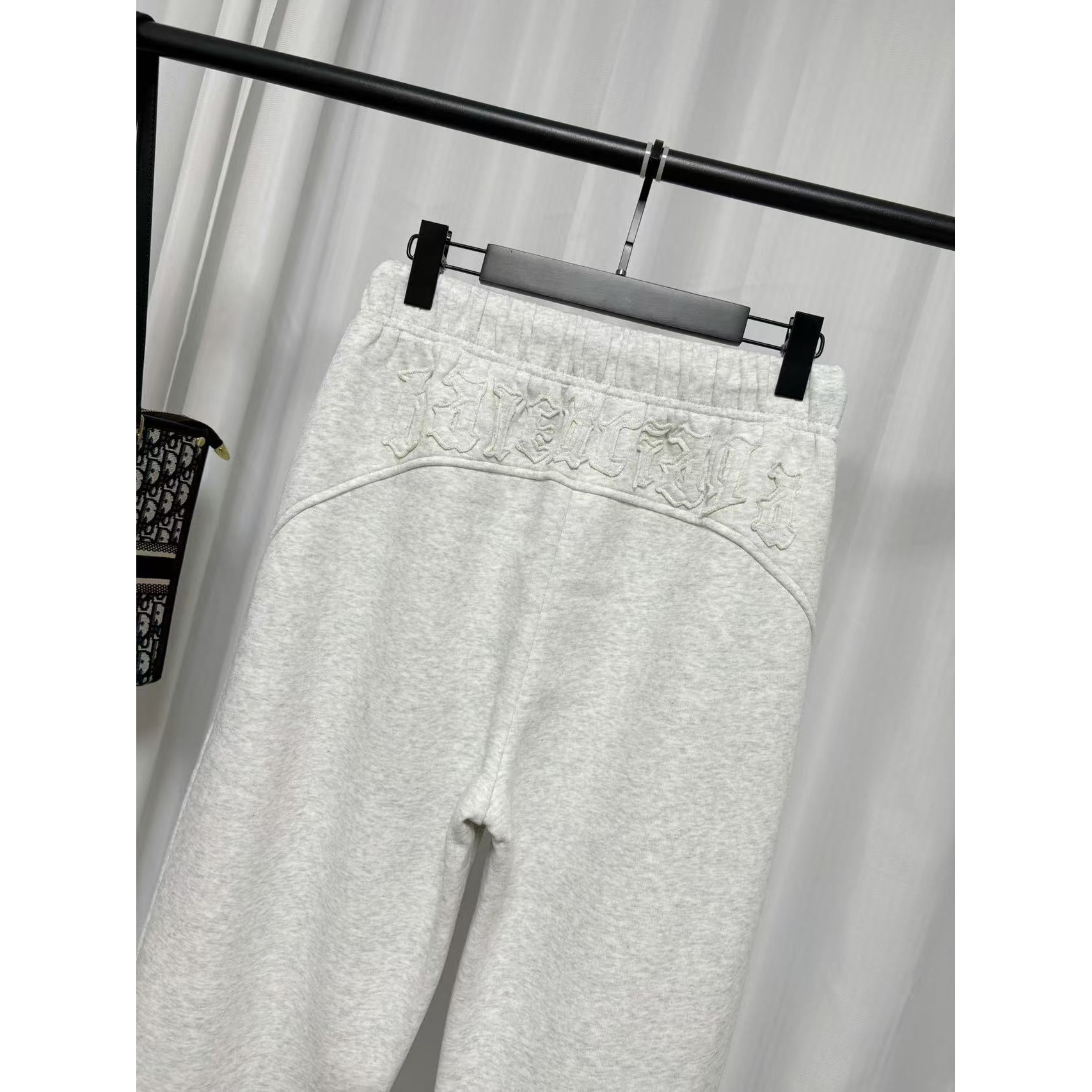<p>Balenciaga 休闲长裤(白)</p>