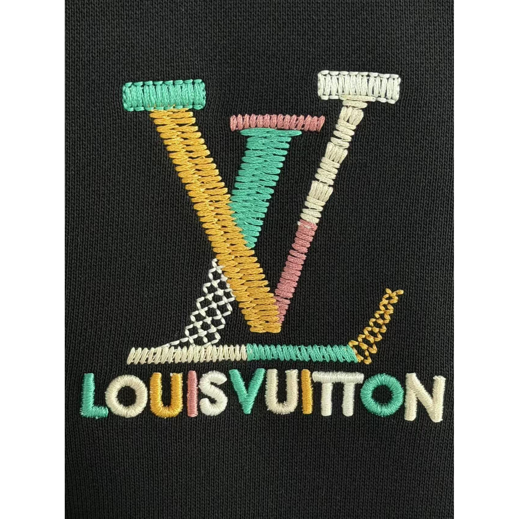 <p>LV 刺绣圆领卫衣(黑)</p>