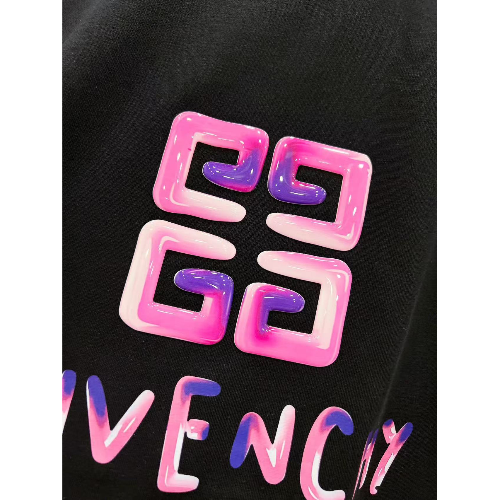 <p>Givenchy 美式潮牌渐变立体胶印圆领T恤(黑)</p>