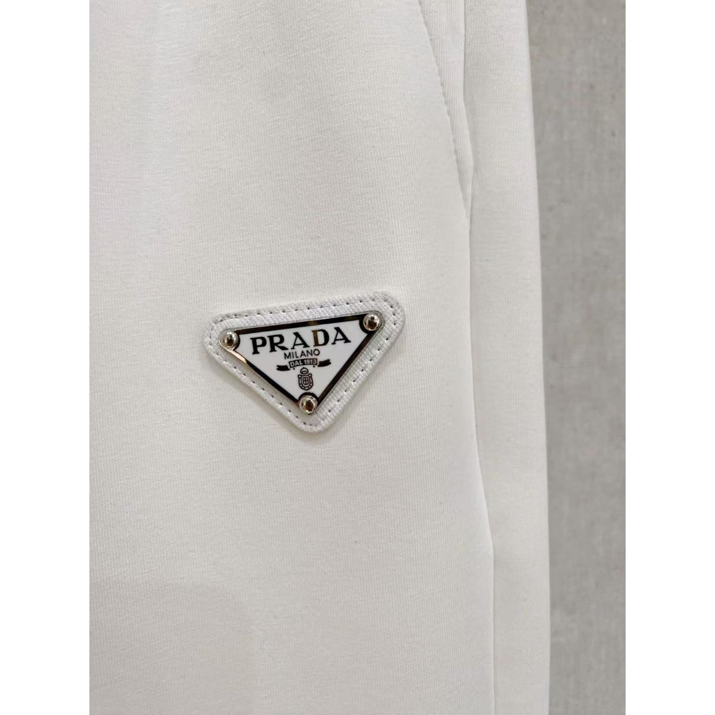 <p>PRADA 男士长裤(782471)</p>