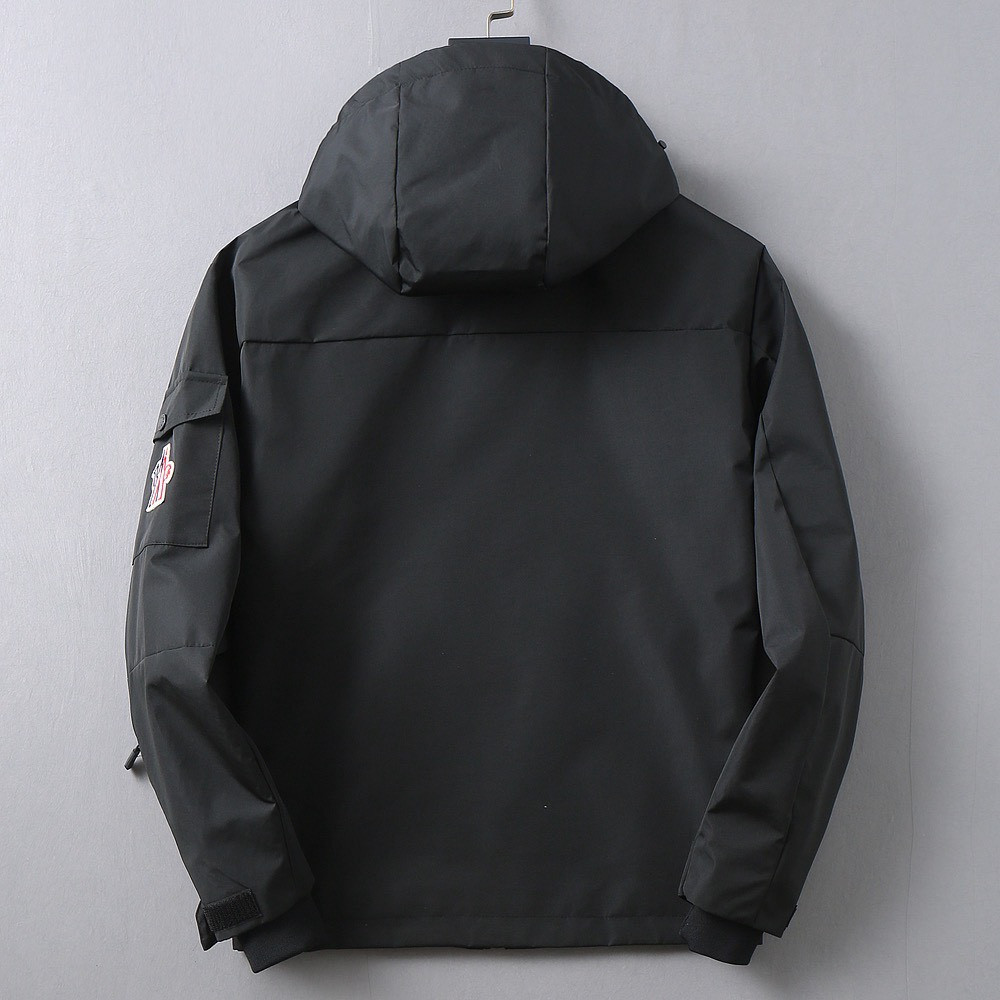 <p>Moncler 新款男士夹克外套</p>