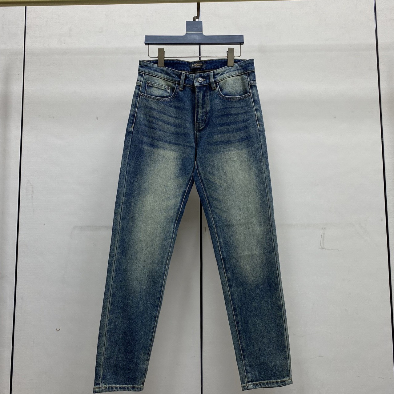 <p>YSL 丹宁水洗牛仔褲</p>