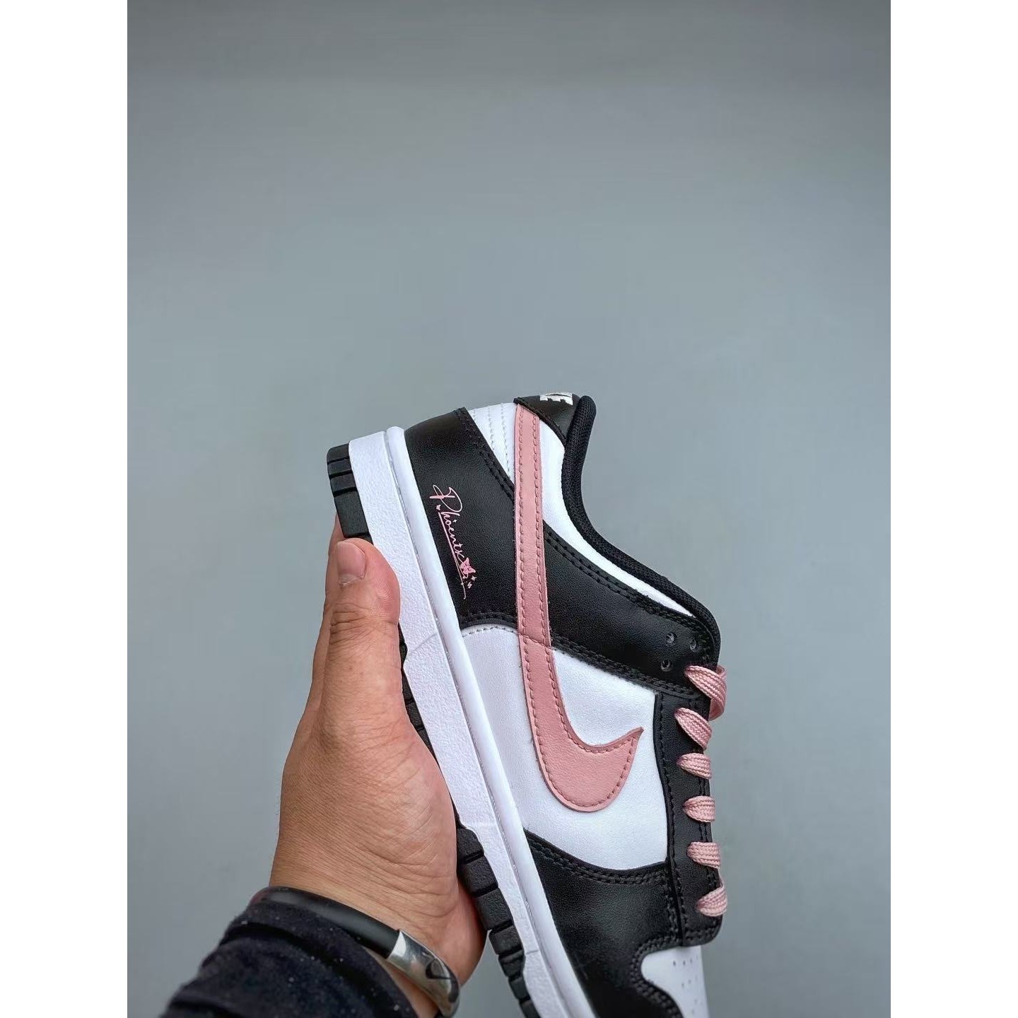 <p>YC版本 Nike &nbsp;Dunk Low 低帮休闲板鞋(黑粉)&nbsp;</p>