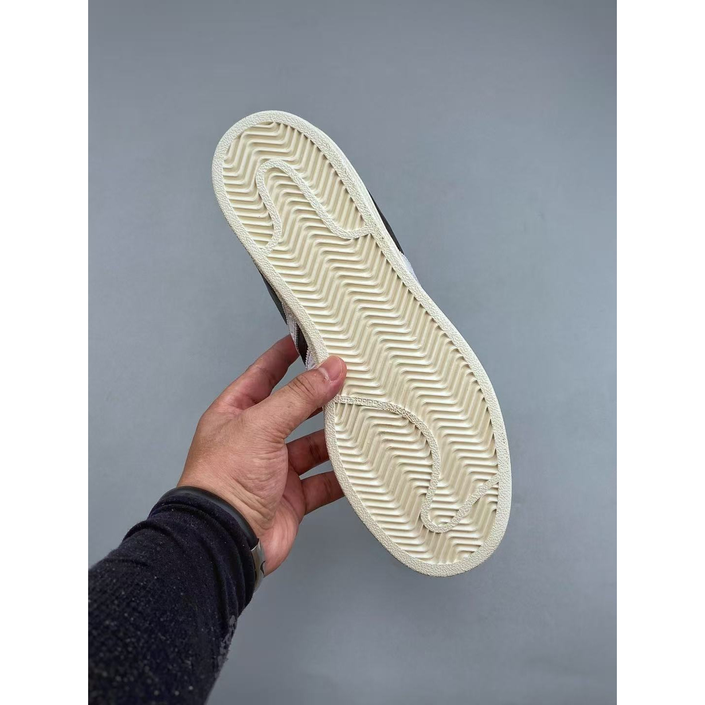 <p>Adidas Originals &nbsp;SUPERSTAR 经典贝壳头(黑)</p>