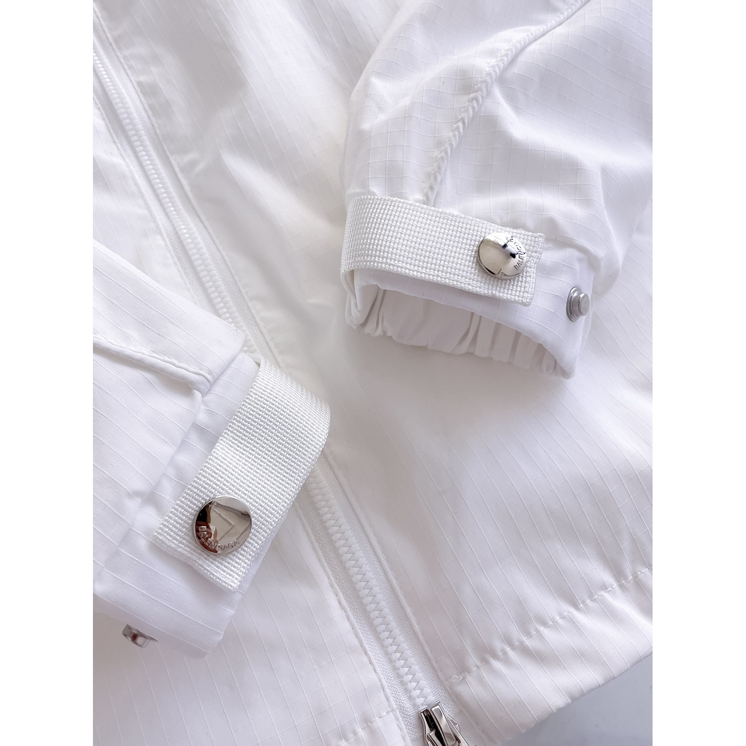 <p>Balenciaga 男士夹克外套(白)</p>