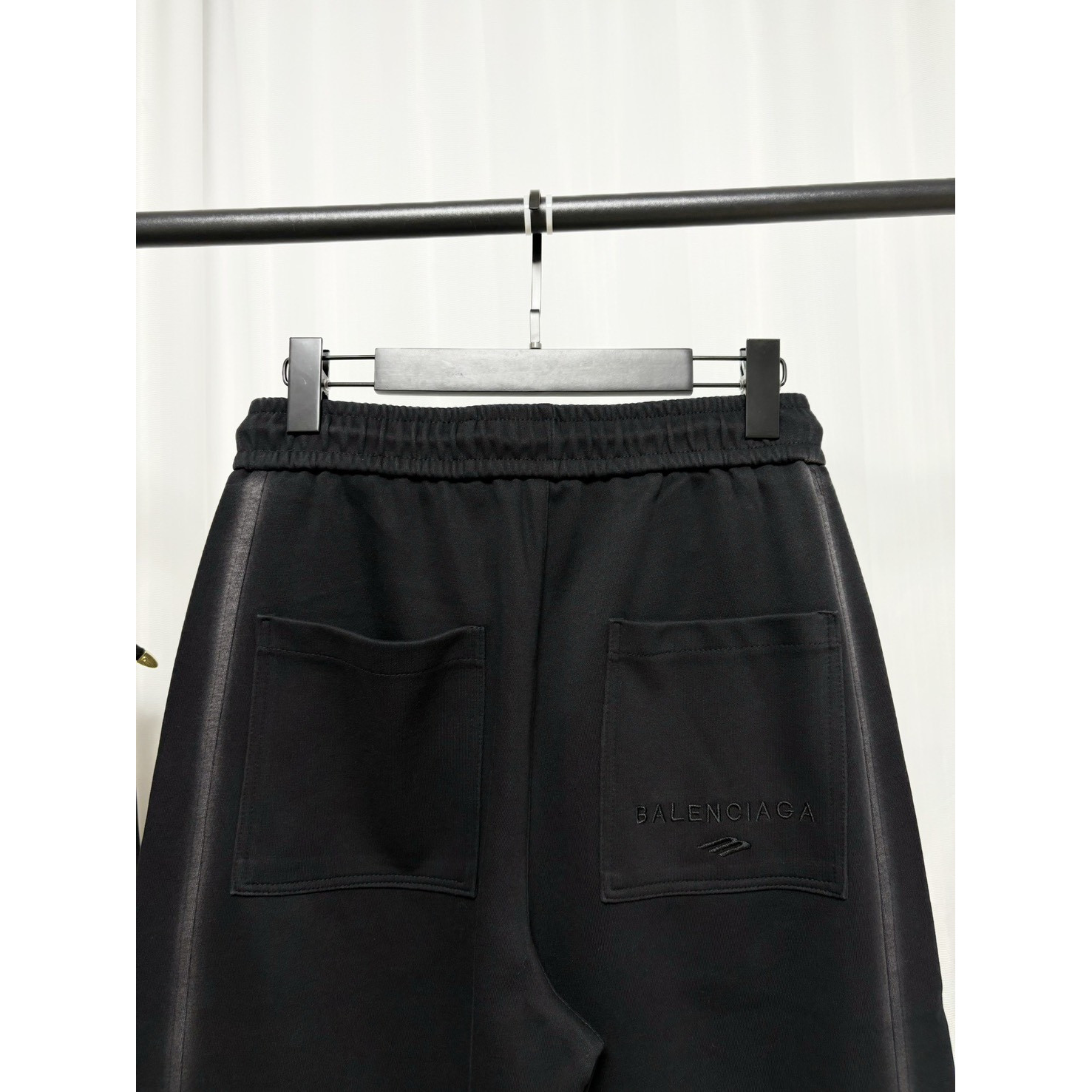 <p>Balenciaga 休闲长裤</p>