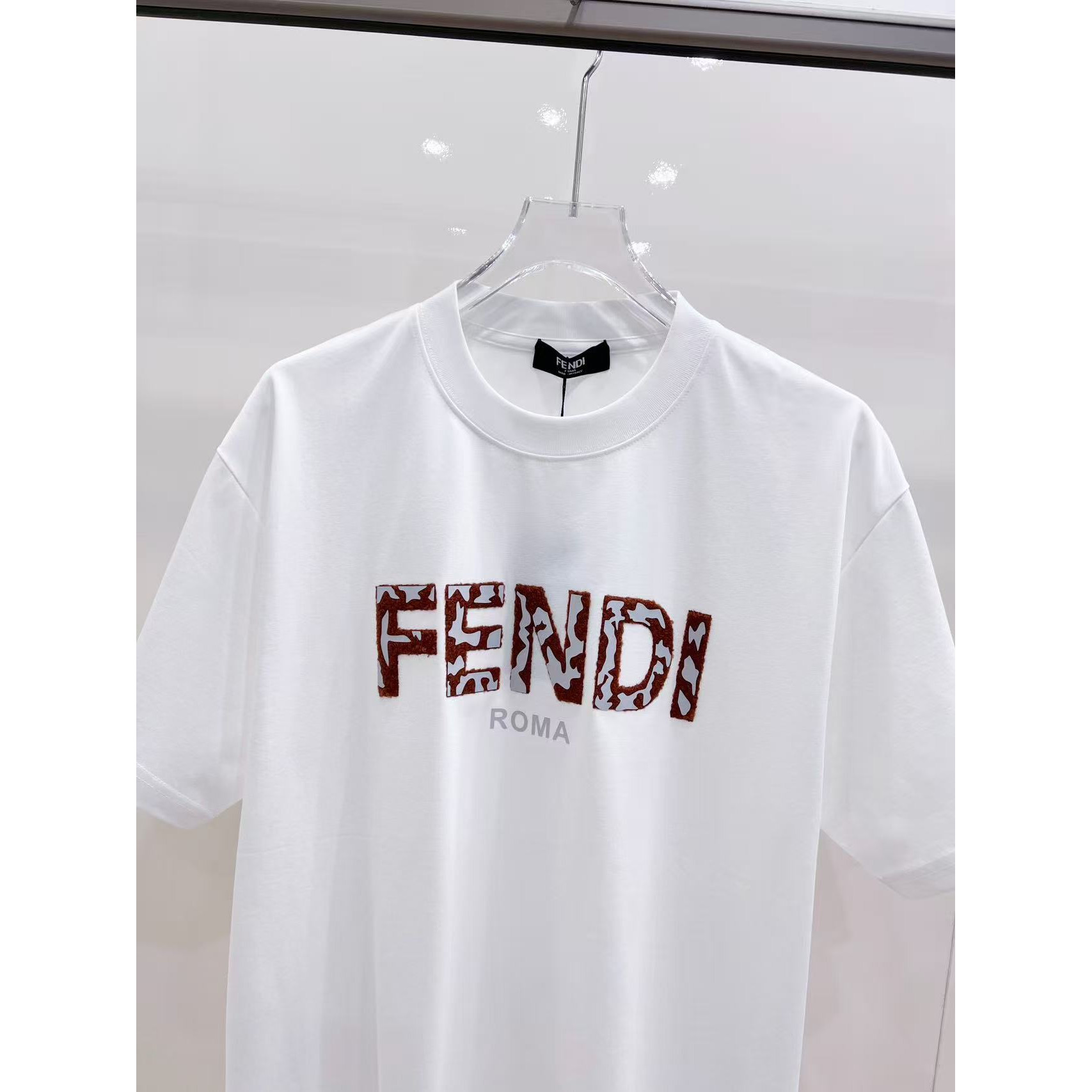 <p>FENDI 圓領短袖T恤(白)</p>