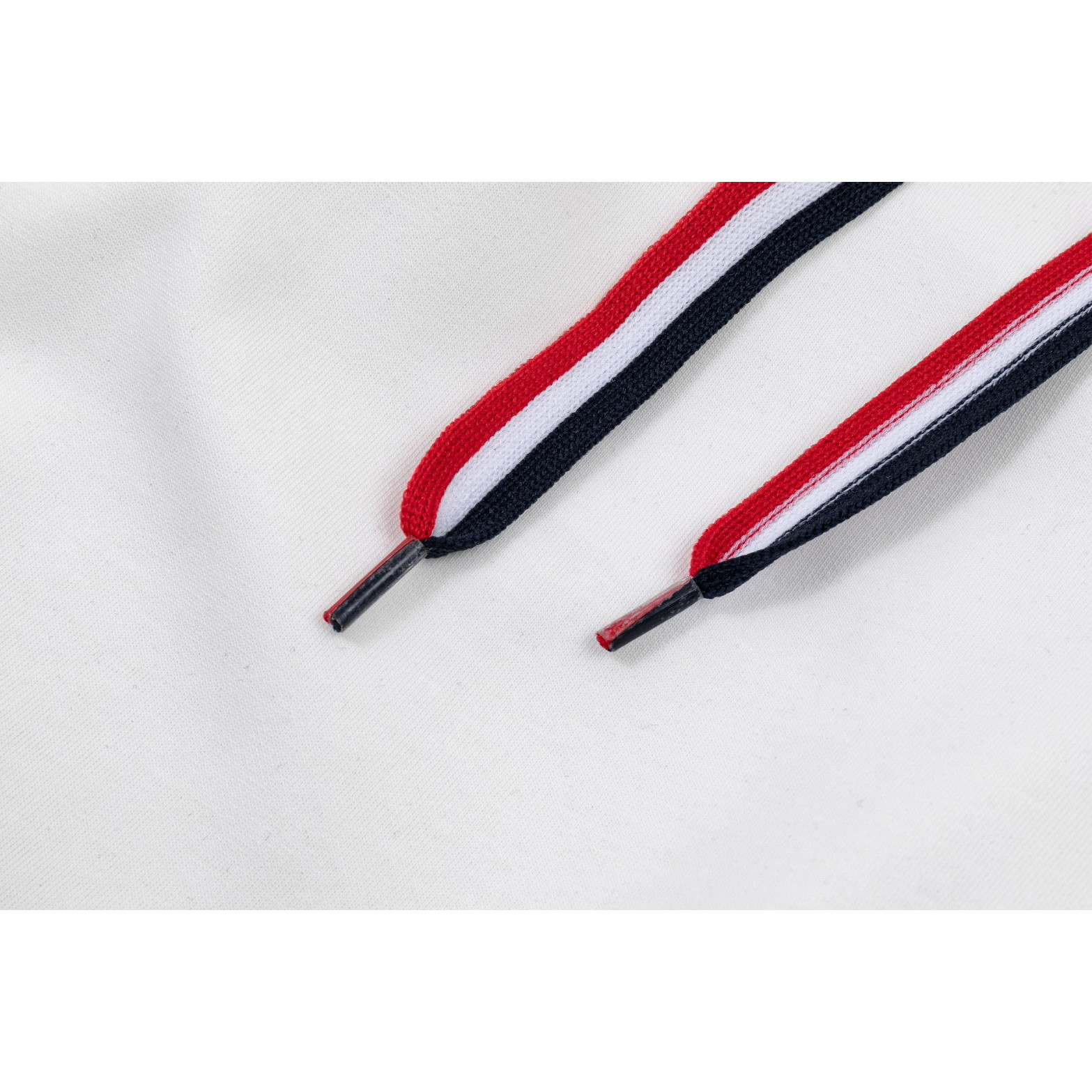 <p>MONCLER 休闲短裤(白)</p>