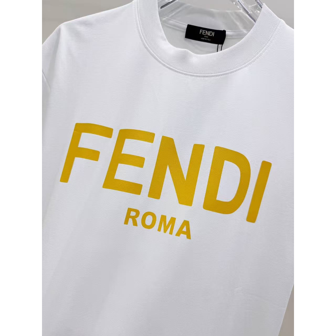 <p>&nbsp;FENDI 印花短袖T恤(白)&nbsp;</p>